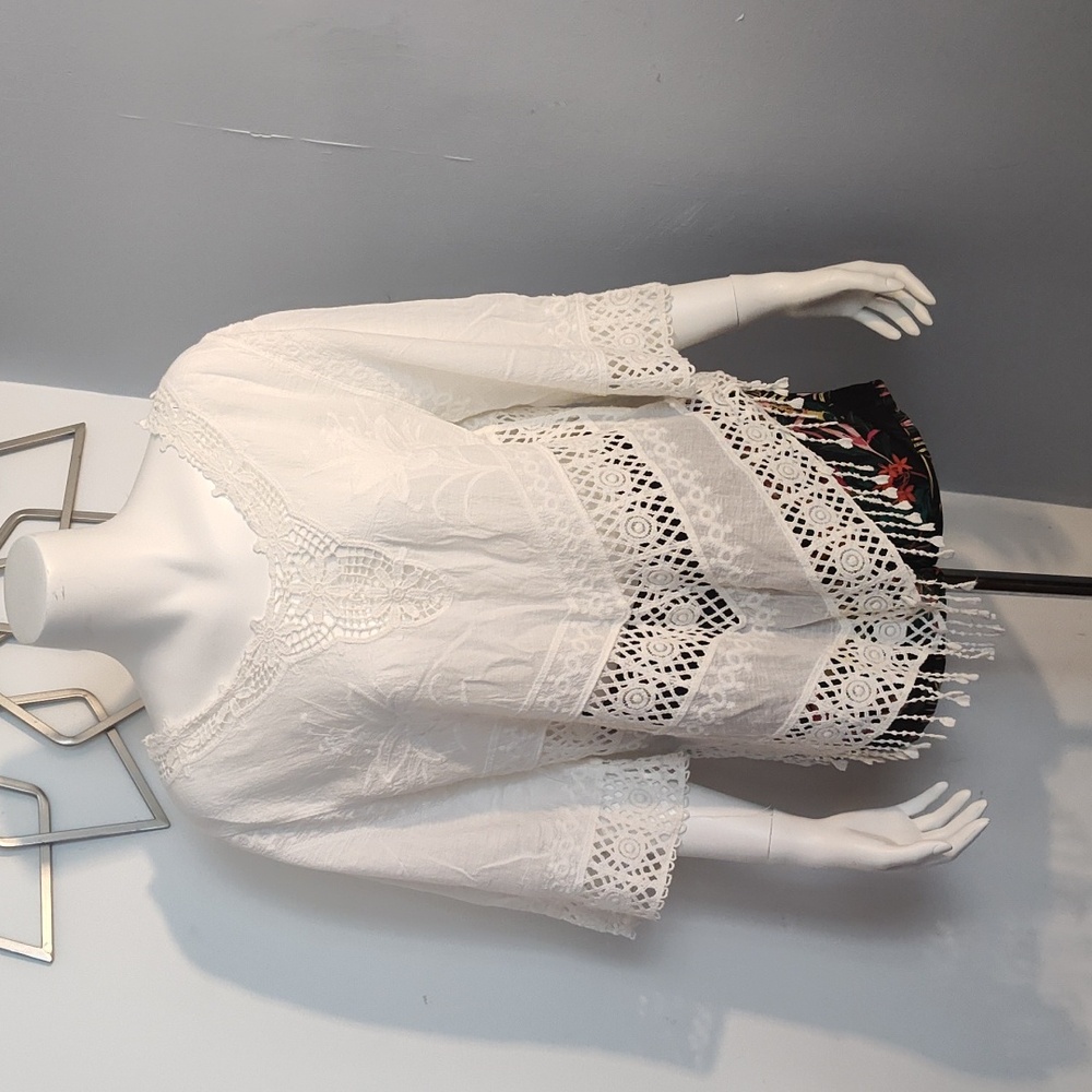 Elegant White Lace Women's Top